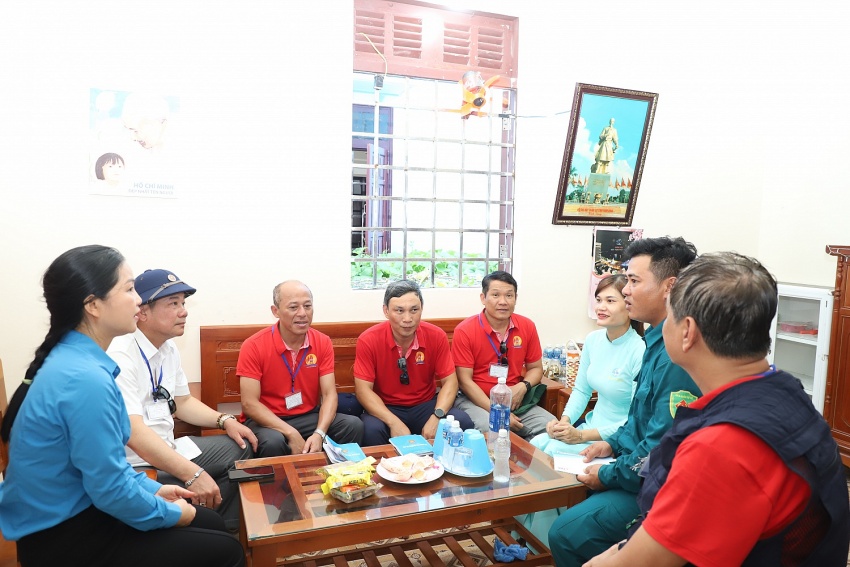 Tập đoàn Dầu khí Việt Nam thăm, động viên cán bộ chiến sĩ, người dân tại huyện đảo Trường Sa và Nhà giàn DK1/9 – Ba Kè